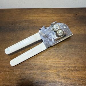 VTG Heavy Duty Swing-A-Way Swing Away Can Bottle Opener White Grip Handle USA 7”